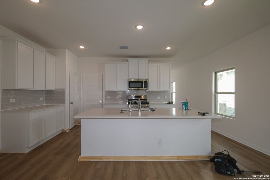 Furnished interior view inside a new home in Winding Brook, San Antonio (Image 4). Furnished interior view inside a new home in Winding Brook, San Antonio (Image 4).