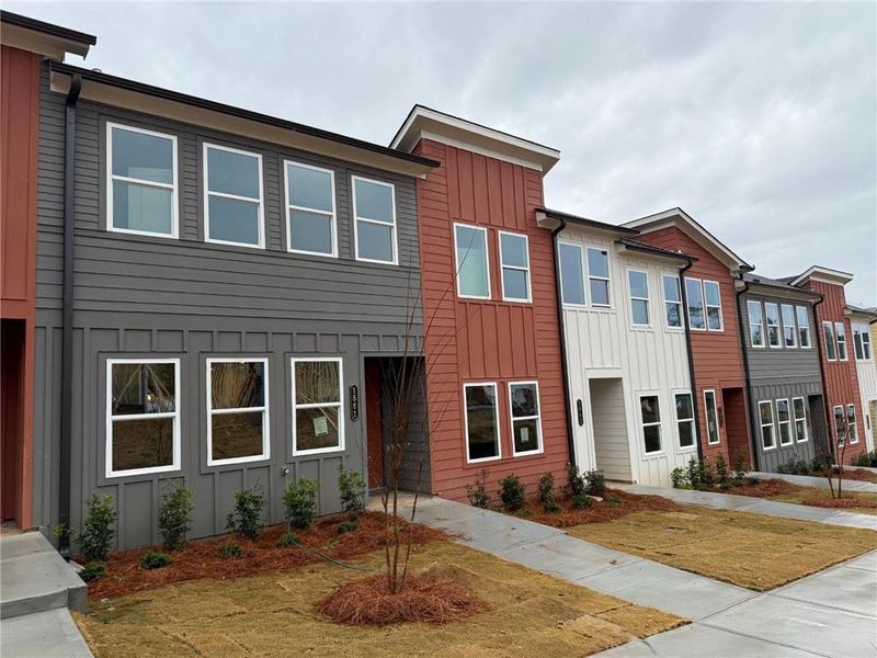 Exterior details and patio area of a home in Park Vue, Atlanta (Image 4). Exterior details and patio area of a home in Park Vue, Atlanta (Image 4).