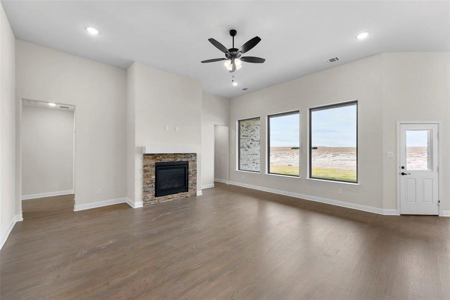 Spacious, unfurnished interior of a new home in , Waxahachie (Image 28).