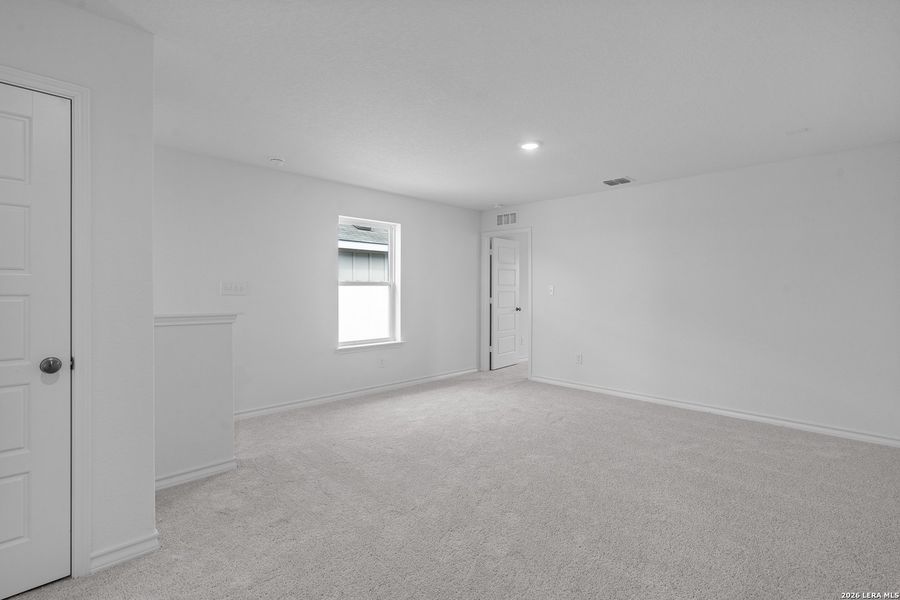 Spacious, unfurnished interior of a new home in The Overlook at Creekside, New Braunfels (Image 18).