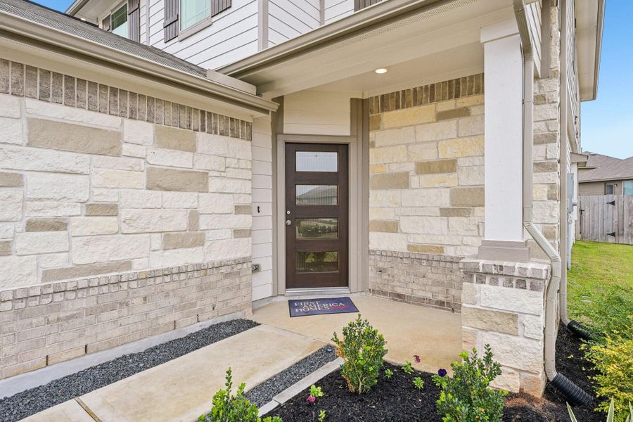 Exterior details and patio area of a home in Meadow Park, Conroe (Image 4).