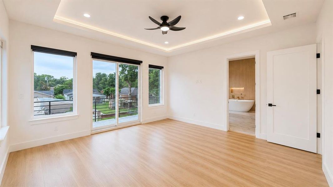 Spacious, unfurnished interior of a new home in , Dallas (Image 34).