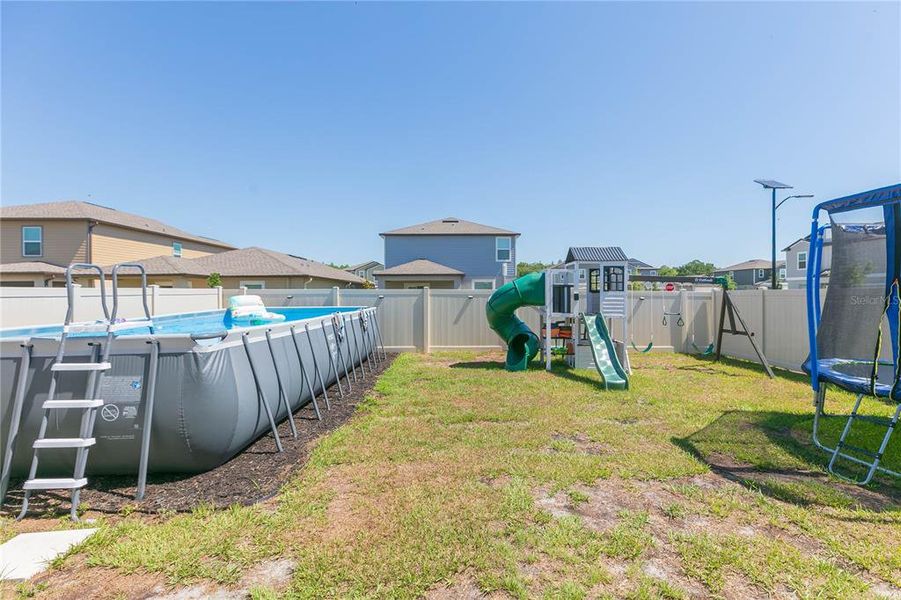 Exterior details and patio area of a home in Angeline, Land O' Lakes (Image 27).