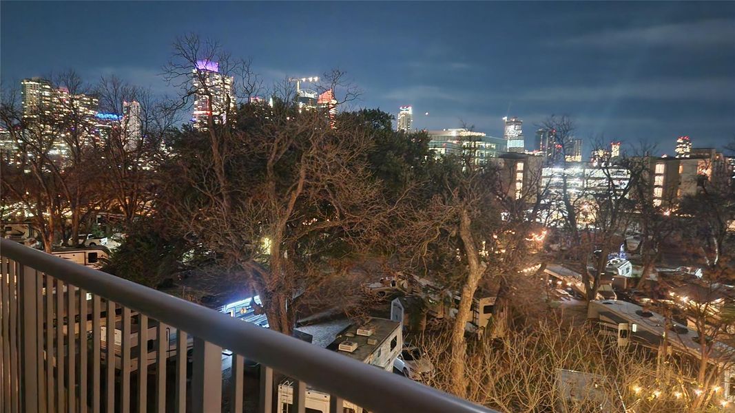 Stunning nightime views of the downtown skyline & relaxing daytime views of the treeline at Pecan Park. Best of both worlds.