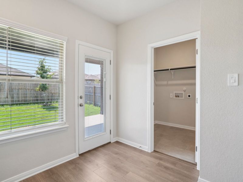 Spacious, unfurnished interior of a new home in Royal Crest, San Antonio (Image 8). Spacious, unfurnished interior of a new home in Royal Crest, San Antonio (Image 8).