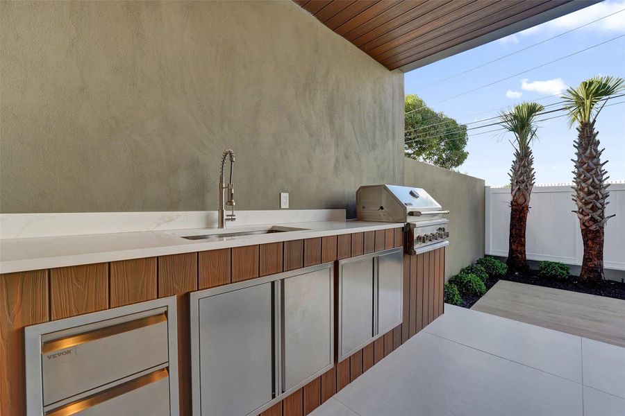 Exterior details and patio area of a home in , Fort Lauderdale (Image 38). Exterior details and patio area of a home in , Fort Lauderdale (Image 38).