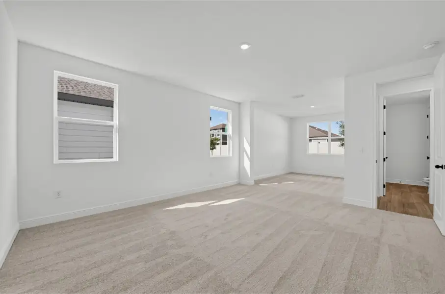 Spacious, unfurnished interior of a new home in Trailside, Mount Dora (Image 22).