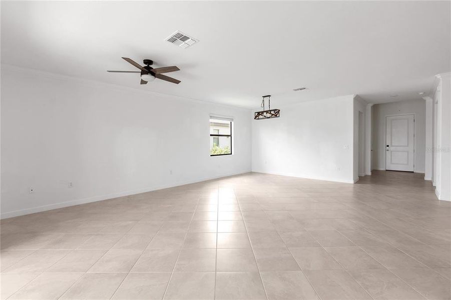 Spacious, unfurnished interior of a new home in , Bradenton (Image 13).