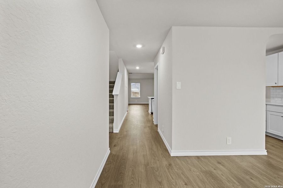 Spacious, unfurnished interior of a new home in Stonehill, San Antonio (Image 16).