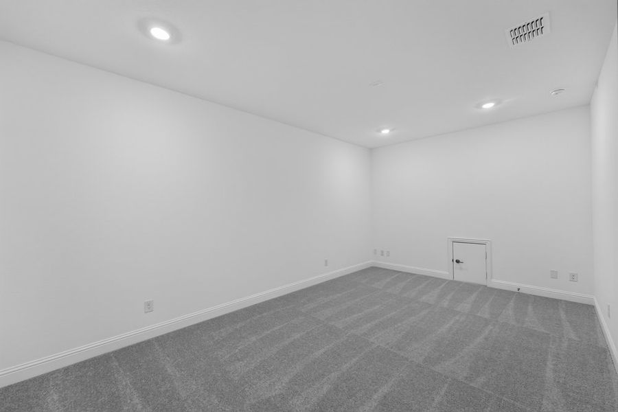 Spacious, unfurnished interior of a new home in Cross Creek Meadows, Celina (Image 34).