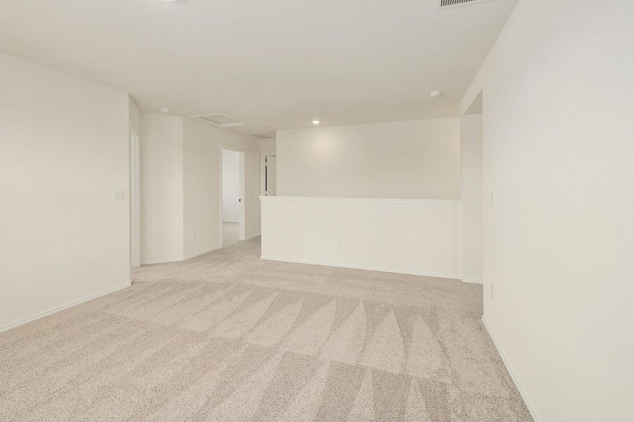 Spacious, unfurnished interior of a new home in Stoney Chase, Del Valle (Image 25).