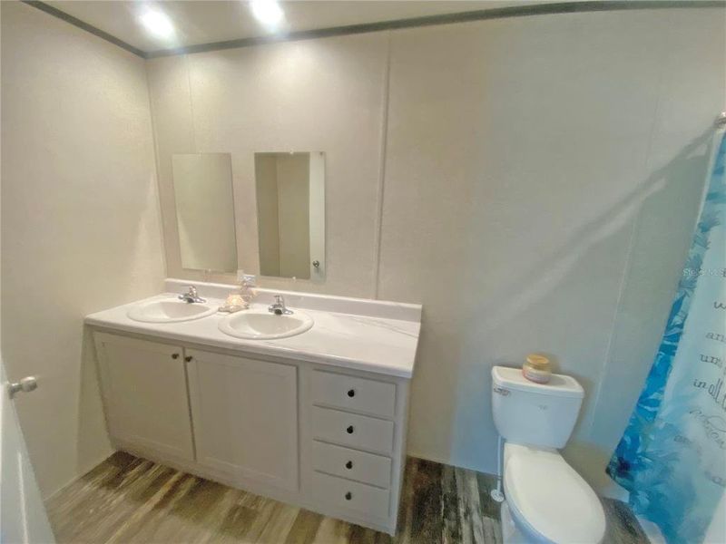 Furnished interior view inside a new home in , Palatka (Image 24).