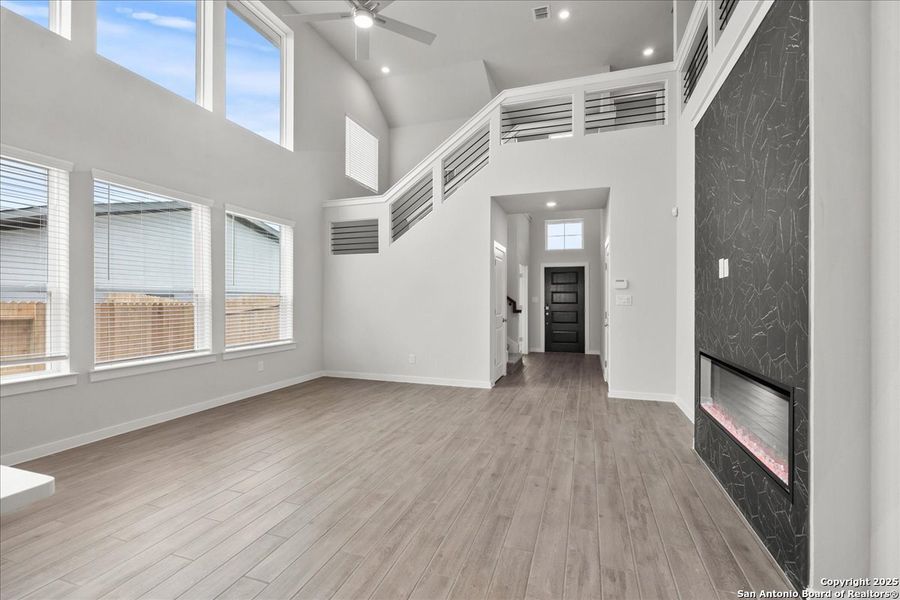 Spacious, unfurnished interior of a new home in Village at Three Oaks, Seguin (Image 17). Spacious, unfurnished interior of a new home in Village at Three Oaks, Seguin (Image 17).