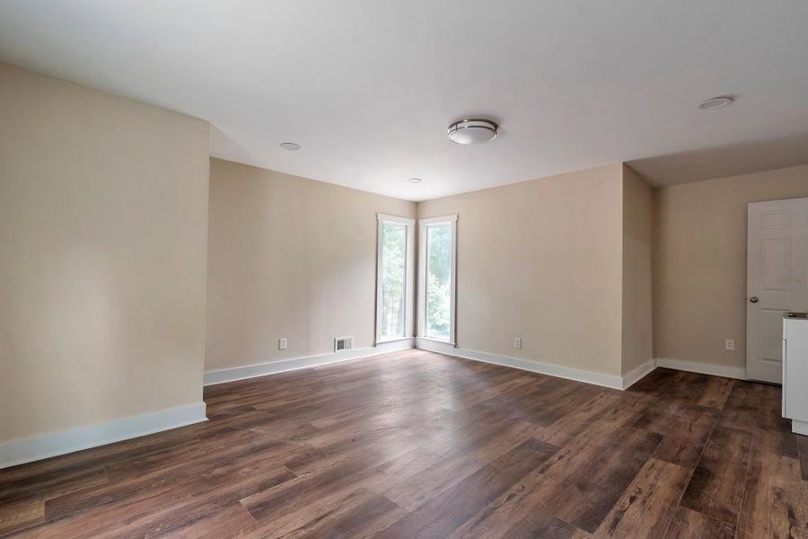 Spacious, unfurnished interior of a new home in , Lula (Image 16).