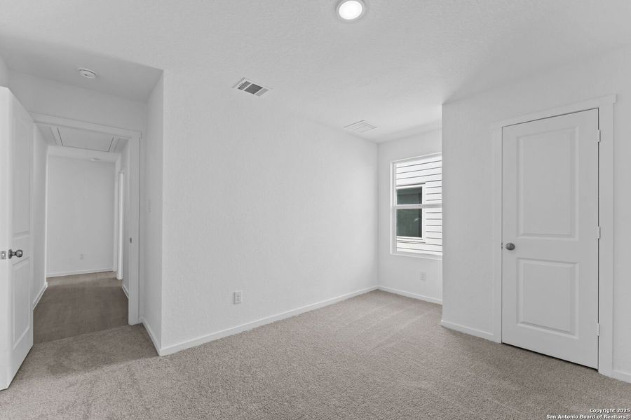 Spacious, unfurnished interior of a new home in , New Braunfels (Image 11).