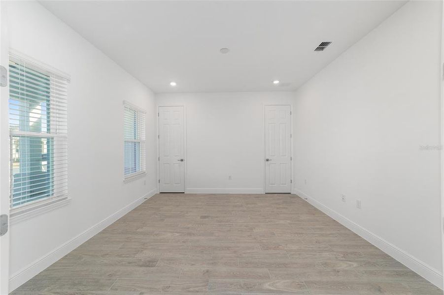 Spacious, unfurnished interior of a new home in , Ocala (Image 33).