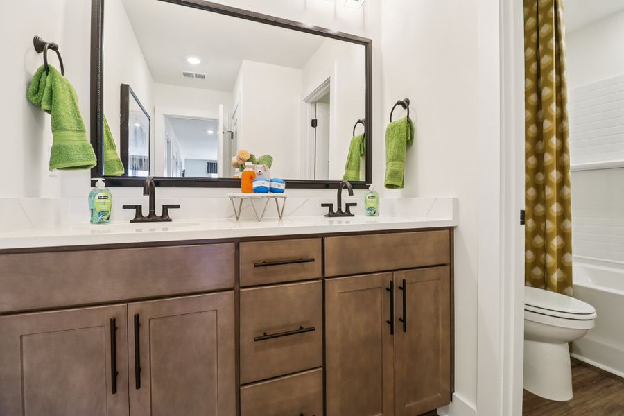 Representative furnished interior of a home built from the Bradley II by Great Southern Homes in Sedona, Greenville (Image 120).