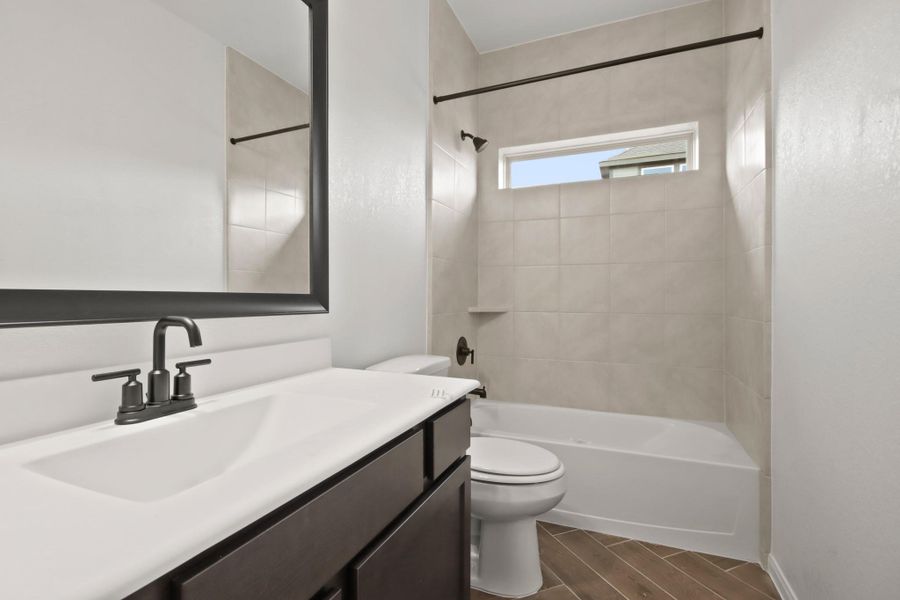 Hall bath (*Photo not of actual home and used for illustration purposes only.)