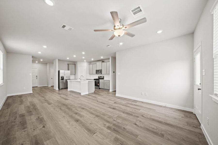 Spacious, unfurnished interior of a new home in Valor Park, Bay City (Image 9). Spacious, unfurnished interior of a new home in Valor Park, Bay City (Image 9).