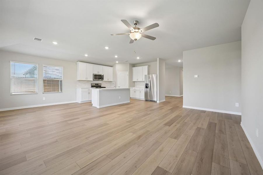 Spacious, unfurnished interior of a new home in Parks at Foster Crossing - Signature Series, Anna (Image 28). Spacious, unfurnished interior of a new home in Parks at Foster Crossing - Signature Series, Anna (Image 28).