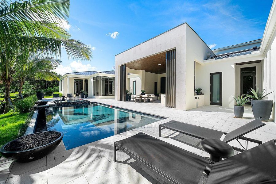 Pool w/ Fire Bowls