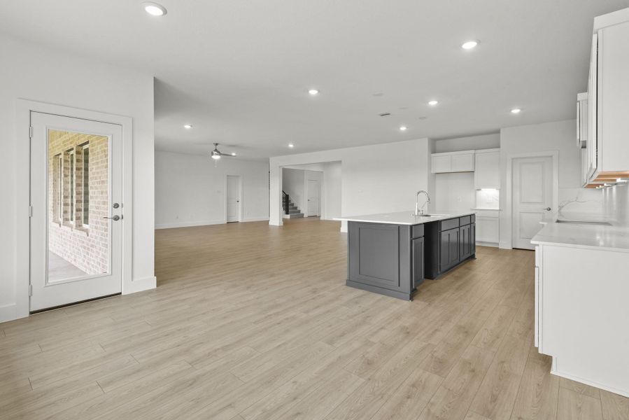 Spacious, unfurnished interior of a new home in Riverside Estates, Mont Belvieu (Image 21).
