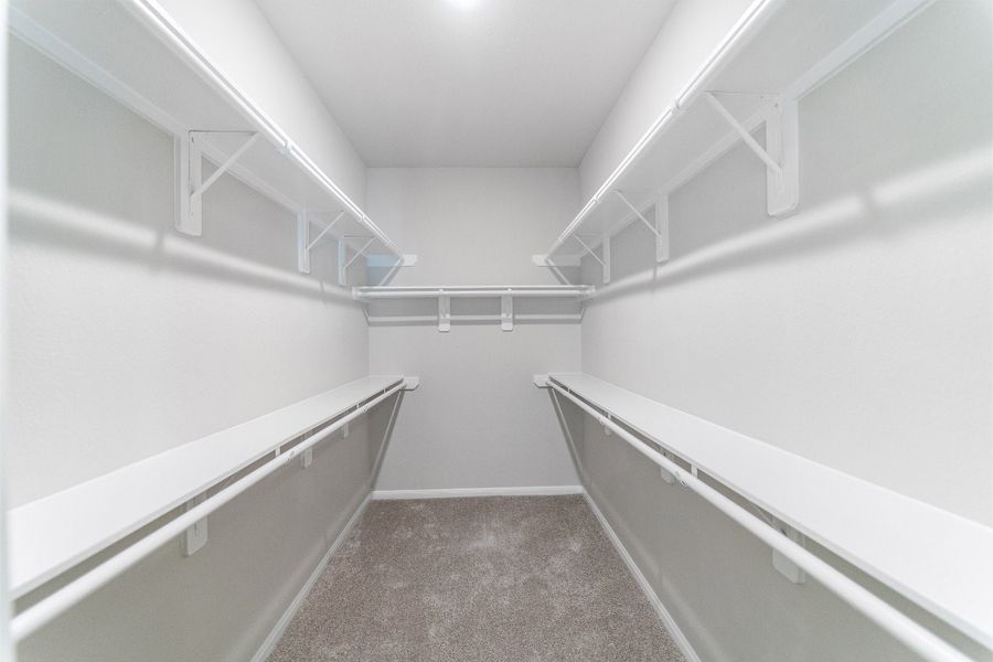 Spacious, unfurnished interior of a new home in Canterra Creek, Rosharon (Image 16).