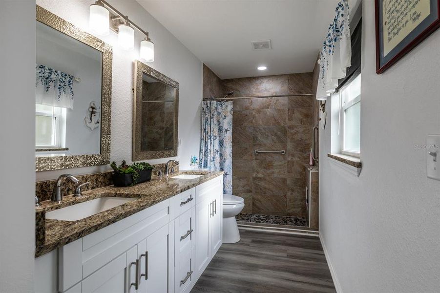 Furnished interior view inside a new home in , Ocklawaha (Image 13).