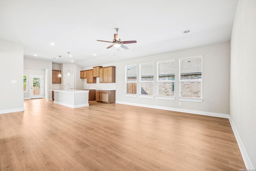 Spacious, unfurnished interior of a new home in Carmel Ranch, Schertz (Image 41).