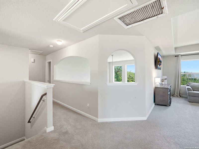 Spacious, unfurnished interior of a new home in Ventana, Bulverde (Image 21).