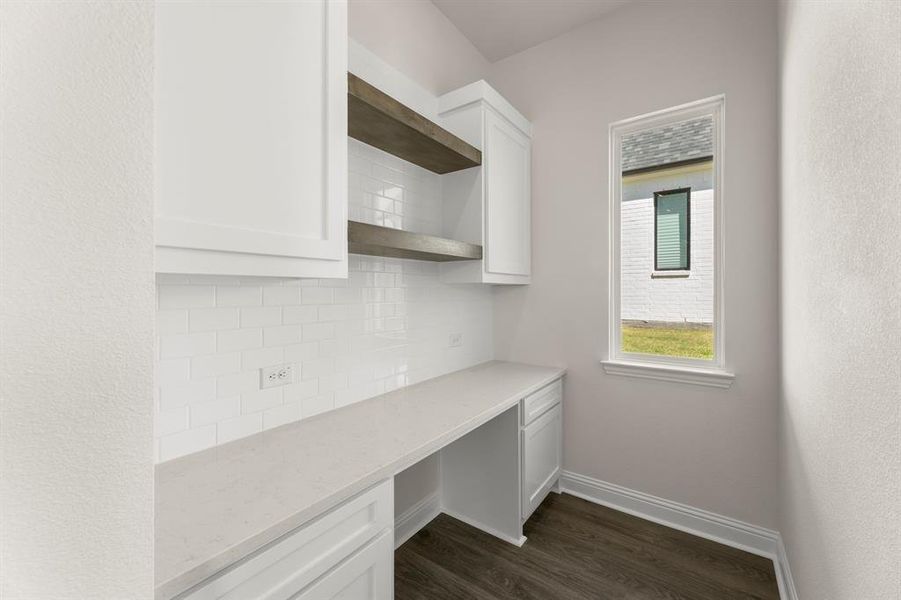 11. 3123 Fisher - Pocket Office