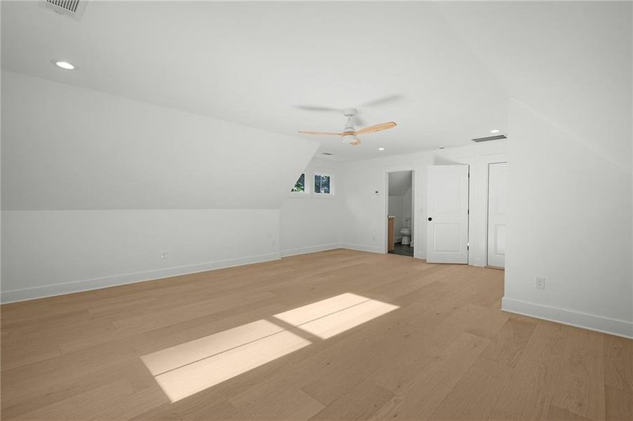 Spacious, unfurnished interior of a new home in , Calhoun (Image 26).