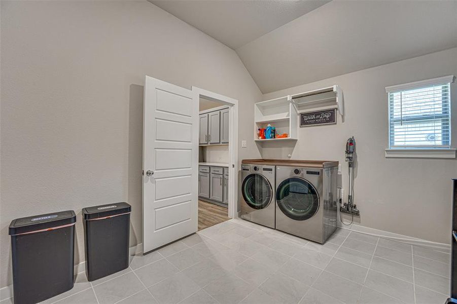 Furnished interior view inside a new home in , Lavon (Image 14).