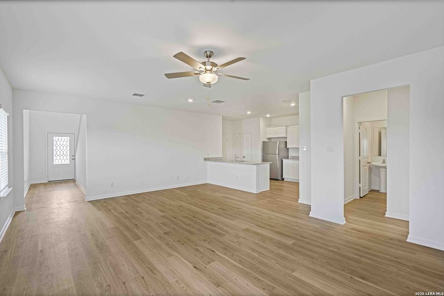 Spacious, unfurnished interior of a new home in , San Antonio (Image 12).