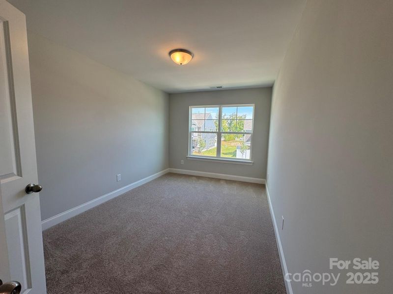 Spacious, unfurnished interior of a new home in Harrisburg Village, Harrisburg (Image 6).