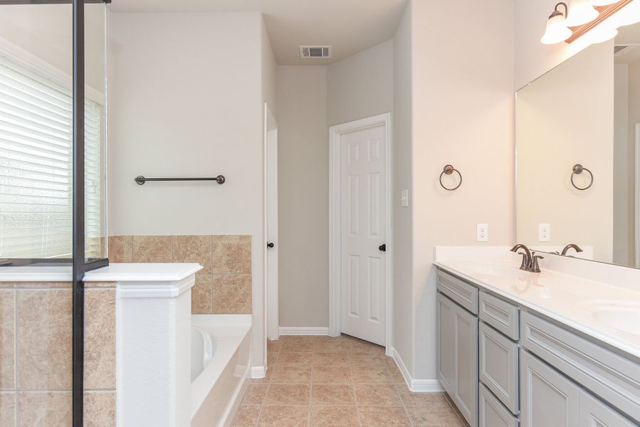Representative furnished interior of a home built from the Floor Plan 2201 by Colina Homes in Grand Magnolia, Magnolia (Image 13).