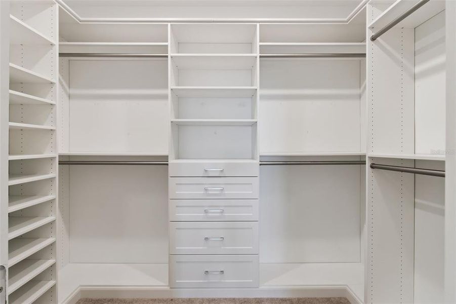 Spacious, unfurnished interior of a new home in , Lake Alfred (Image 22).