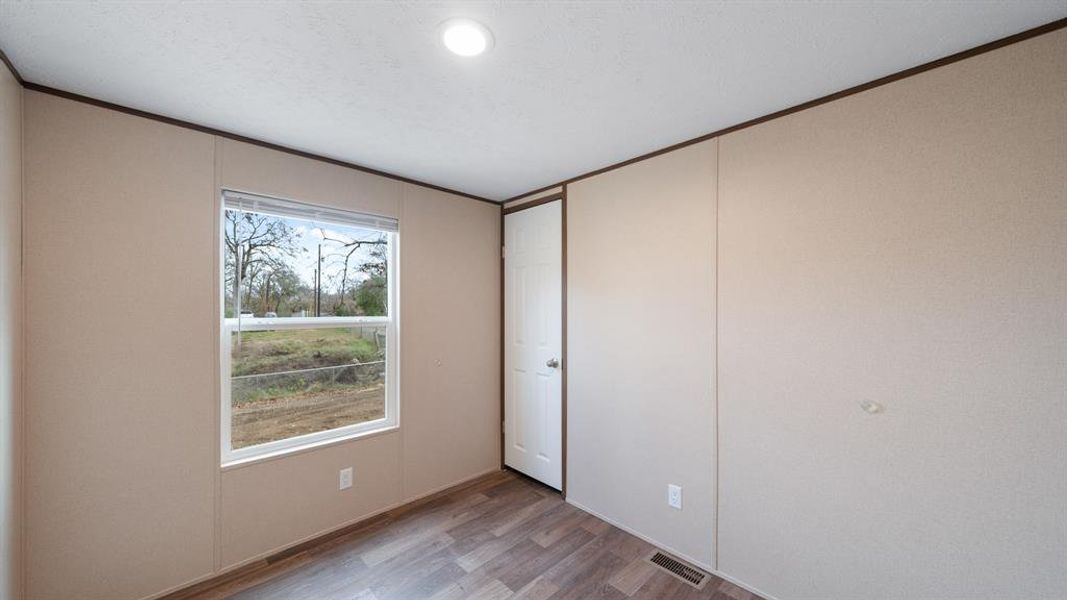 Spacious, unfurnished interior of a new home in , Tool (Image 16).