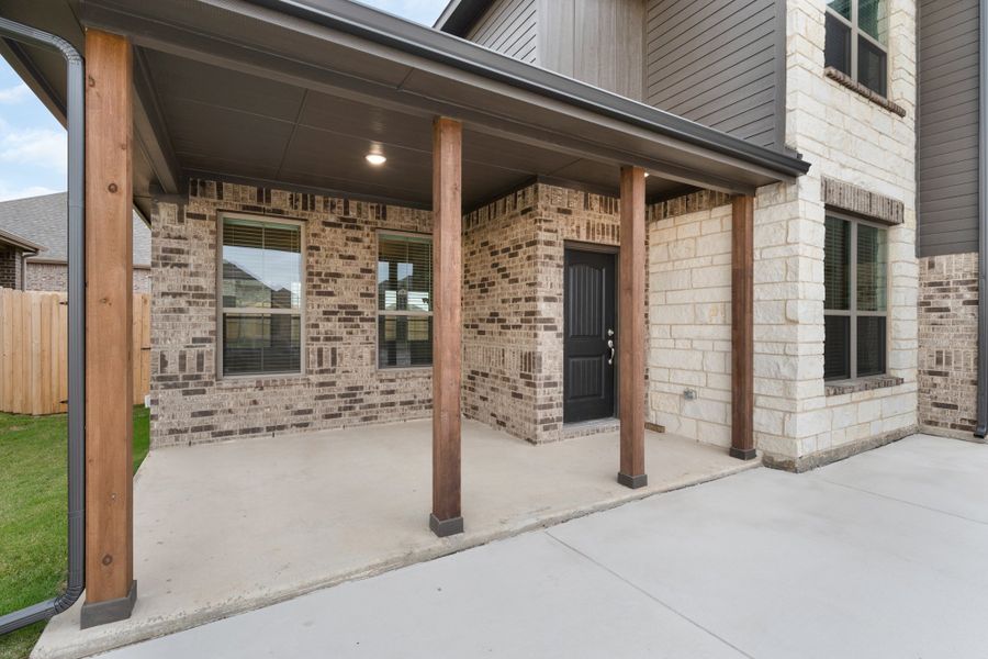 Exterior details and patio area of a home in Summerwood, Red Oak (Image 3).