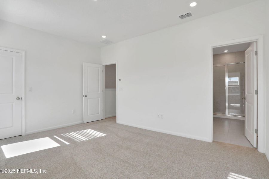Spacious, unfurnished interior of a new home in , St. Augustine (Image 19).