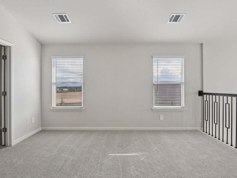 Spacious, unfurnished interior of a new home in Remington Ranch, San Antonio (Image 21).