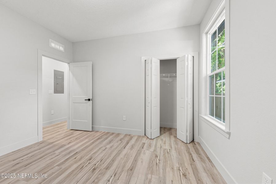 Spacious, unfurnished interior of a new home in , Jacksonville (Image 13).