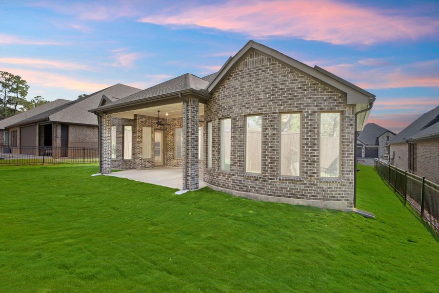 Exterior details and patio area of a home in Chambers Creek, Willis (Image 23).