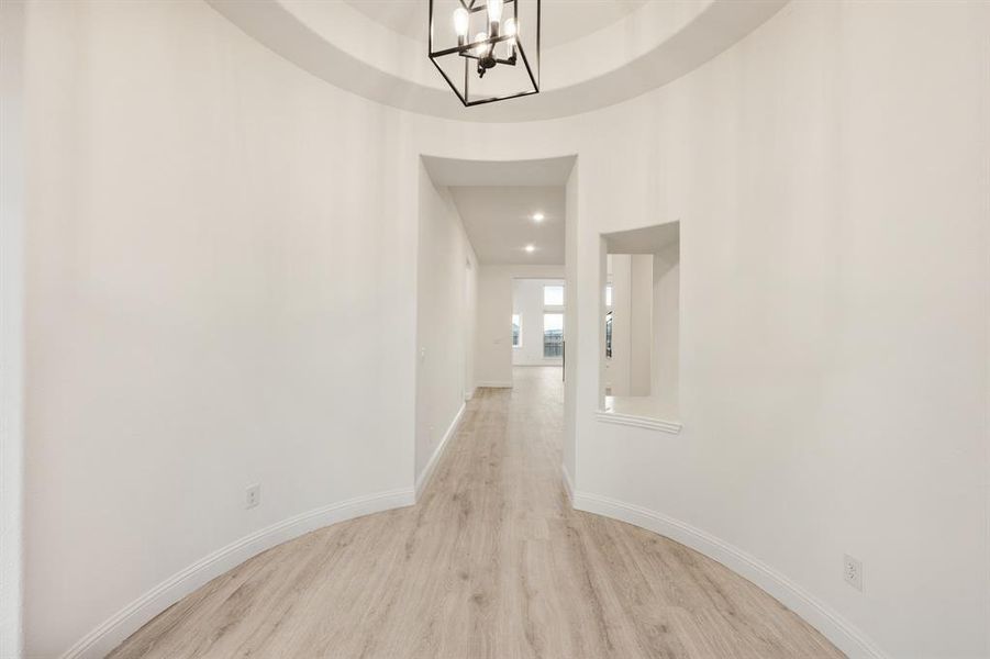 Spacious, unfurnished interior of a new home in Villages of Hurricane Creek, Anna (Image 25).