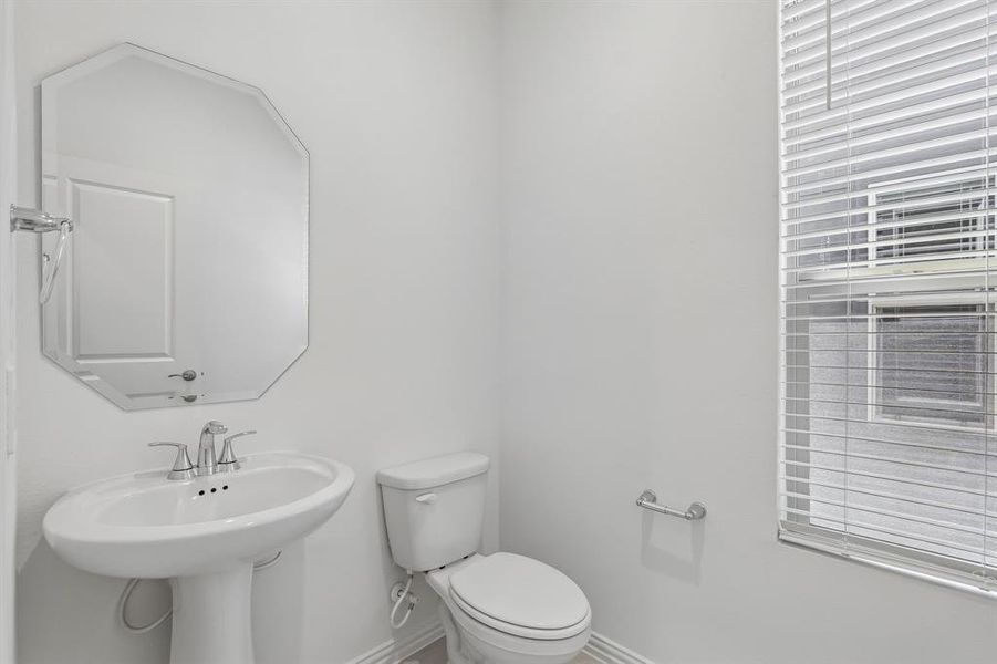 Furnished interior view inside a new home in Oak Ridge Park, Corinth (Image 8).