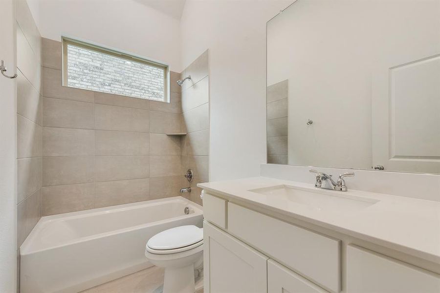 Furnished interior view inside a new home in Edgewater, Fate (Image 15).