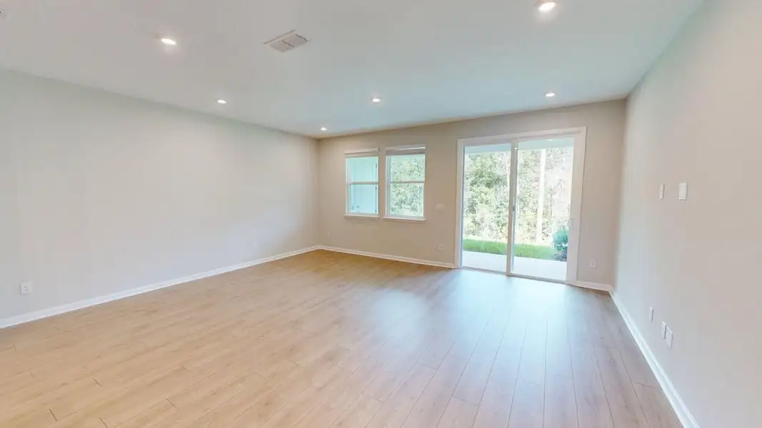 Spacious, unfurnished interior of a new home in RiverTown, St. Johns (Image 4).