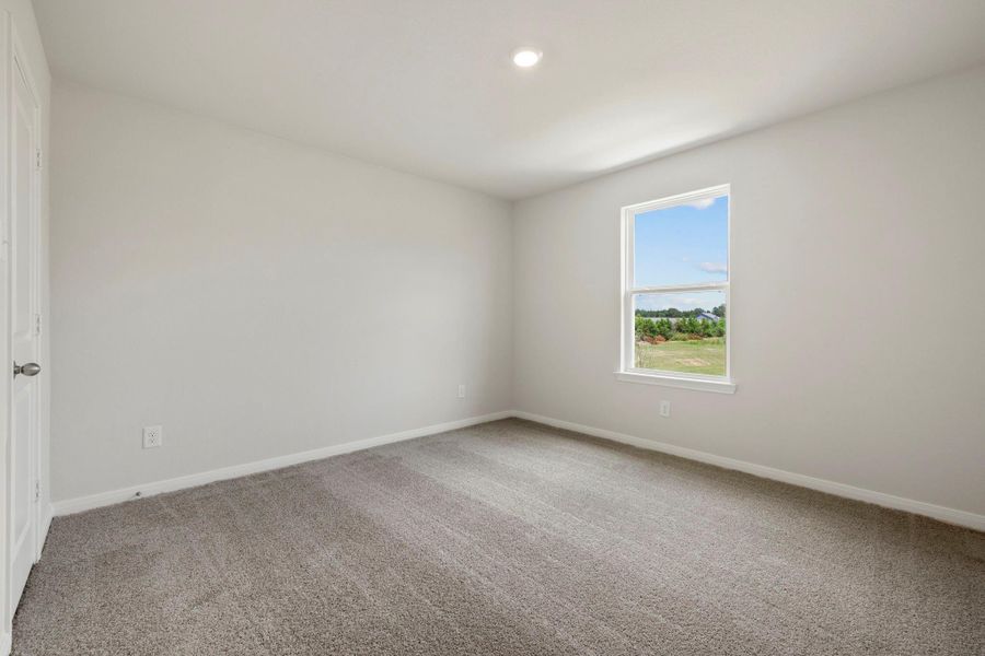 Spacious, unfurnished interior of a new home in Pinewood Trails, Cleveland (Image 20).