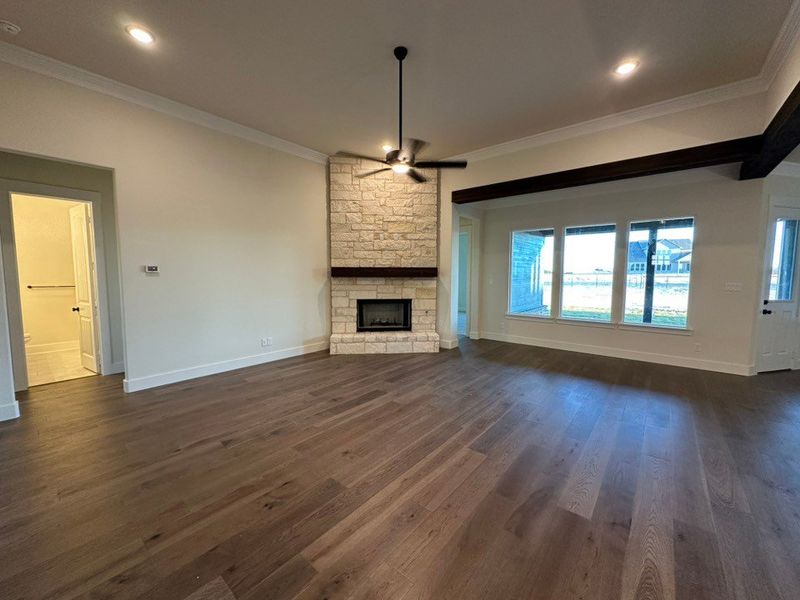 Spacious, unfurnished interior of a new home in Eagle Ridge Estates, Weatherford (Image 10).