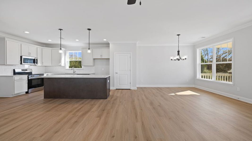 Spacious, unfurnished interior of a new home in Sunset Summits, Spartanburg (Image 16).